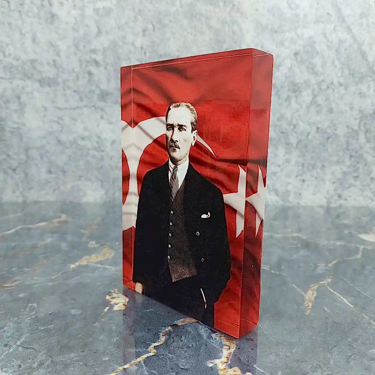 Atatürk ve Türk Bayrağı Kalın Pleksi Akrilik Masaüstü Dekor